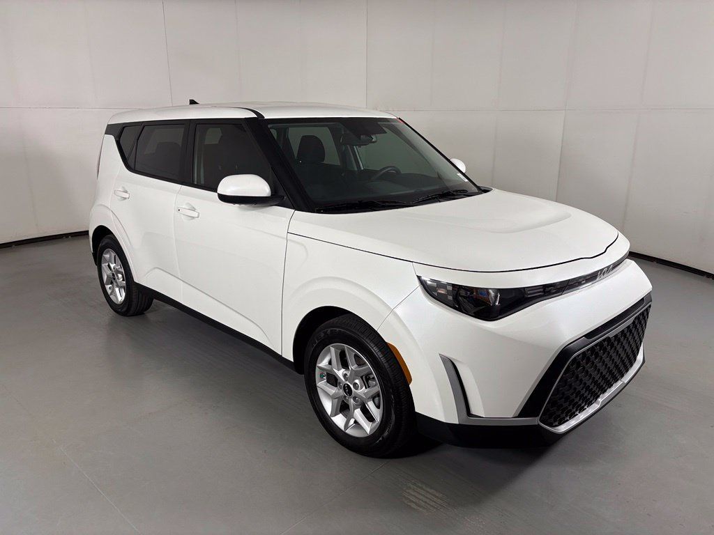 Used 2025 Kia Soul S FWD image 2