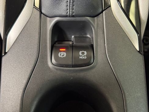 Used 2025 Toyota Corolla Cross L image 33