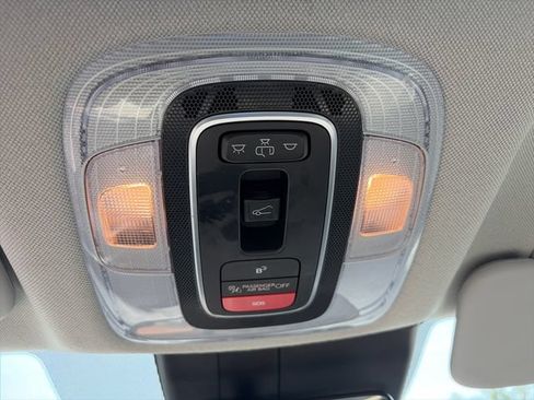 Used 2025 Hyundai Elantra Limited FWD image 17