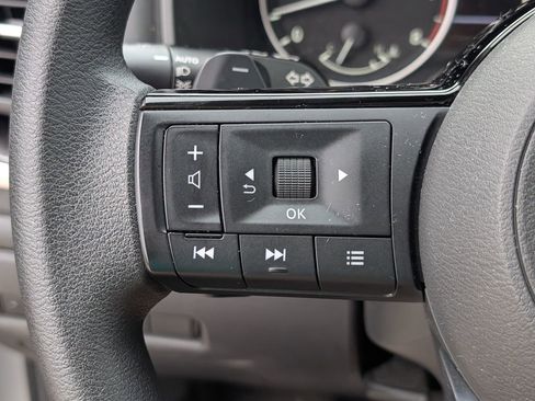 Used 2023 Nissan Rogue SV image 24