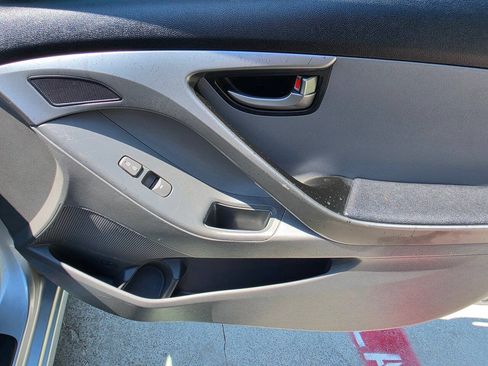 Used 2013 Hyundai Elantra GLS FWD image 29