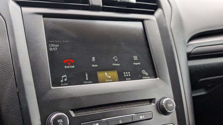 Used 2018 Ford Fusion SE w/ Equipment Group 201A FWD image 18