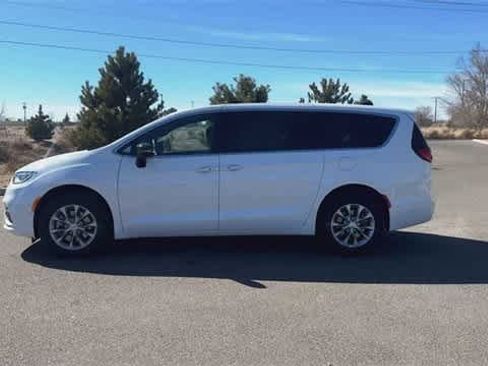 New 2025 Chrysler Pacifica Select w/ Uconnect Theater Family Group image 5