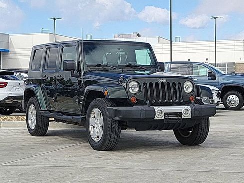 Used 2010 Jeep Wrangler Unlimited Sahara AWD/4WD image 2