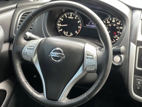 Used 2017 Nissan Altima 2.5 SL w/ Moonroof Package image 10