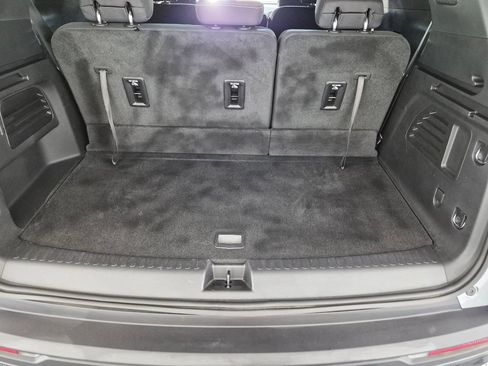 Used 2025 Chevrolet Traverse LT w/ Midnight/Sport Edition FWD image 29