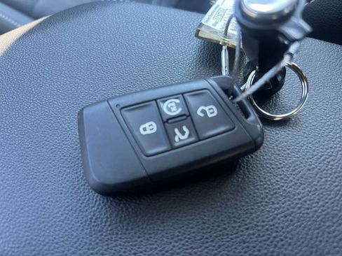 Used 2025 Volkswagen Jetta SE image 22