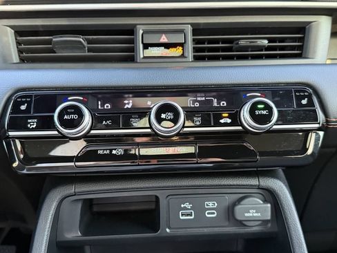 Used 2025 Honda Pilot Sport image 23