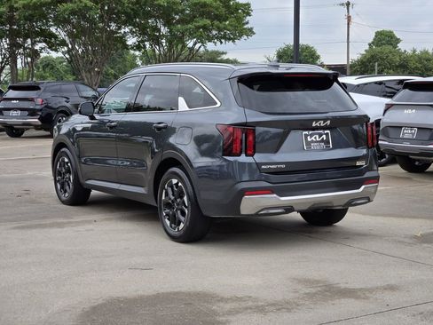 Certified 2025 Kia Sorento S w/ Panoramic Sunroof Package FWD image 3