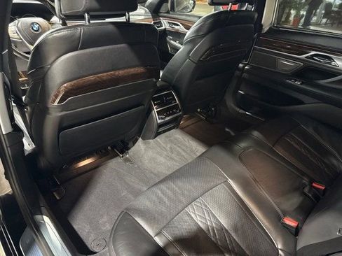Used 2019 BMW 750i image 20