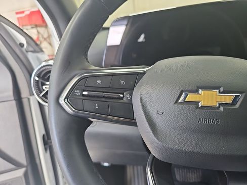 Used 2025 Chevrolet Equinox LT FWD image 16