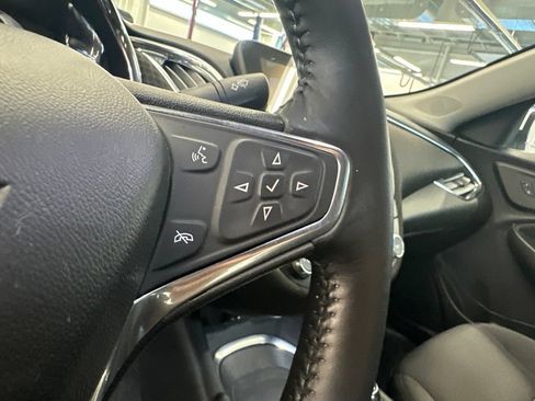 Used 2017 Chevrolet Malibu LT FWD image 27