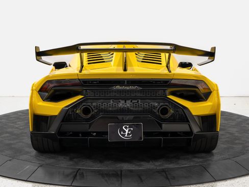 Used 2022 Lamborghini Huracan STO RWD image 7