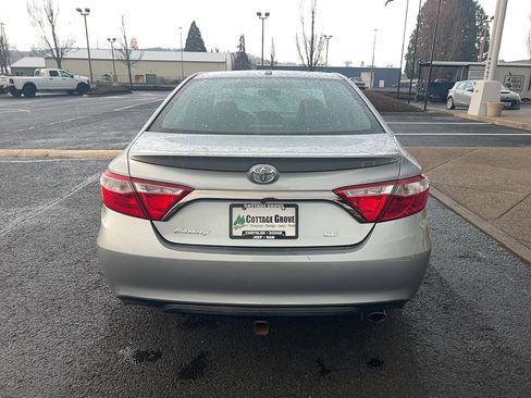 Used 2017 Toyota Camry SE image 6