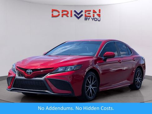 Used 2021 Toyota Camry SE FWD image 1