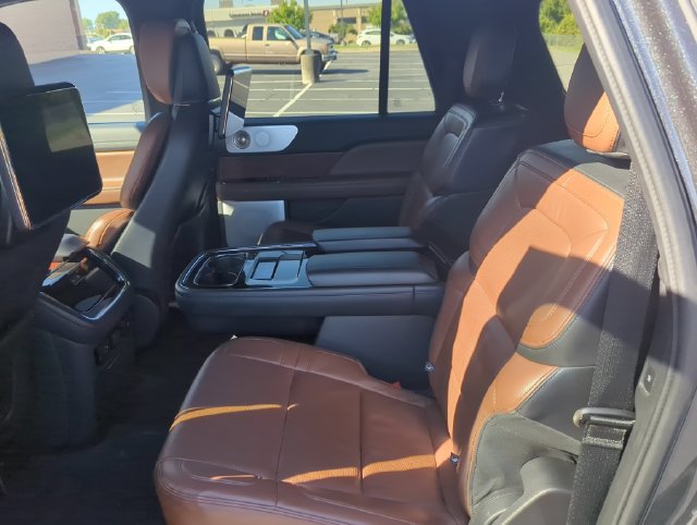 Used 2023 Lincoln Navigator L Reserve AWD/4WD image 21