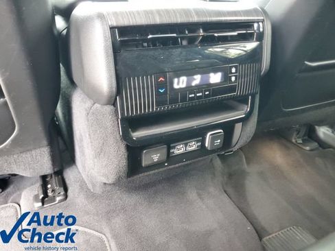 Used 2024 Jeep Wagoneer L Series II w/ Flexible Seating Group AWD/4WD image 15