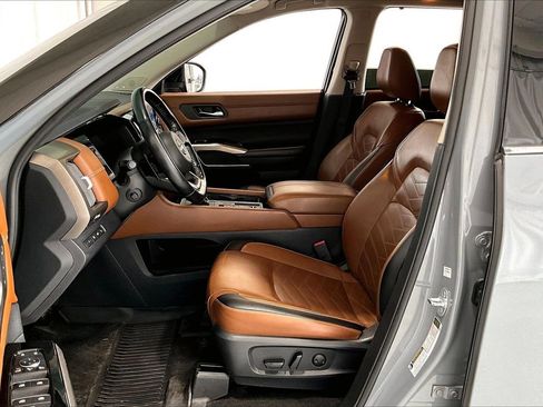 Used 2023 Nissan Pathfinder Platinum w/ Cargo Package image 15