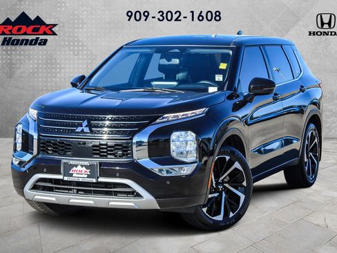 Used 2022 Mitsubishi Outlander SE image 1