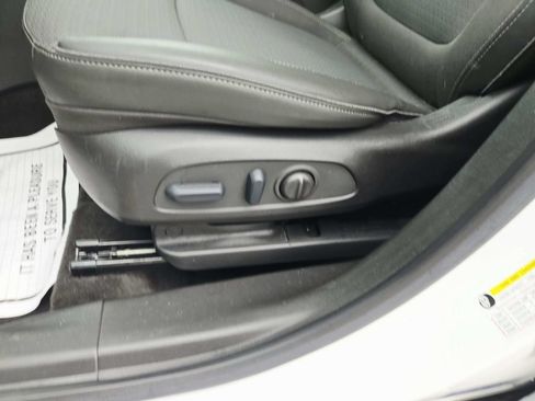 Used 2023 Buick Encore GX Select AWD/4WD image 33