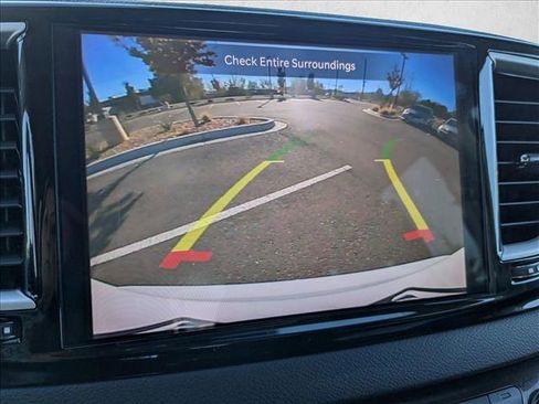 Used 2024 Chrysler Pacifica Touring-L image 14