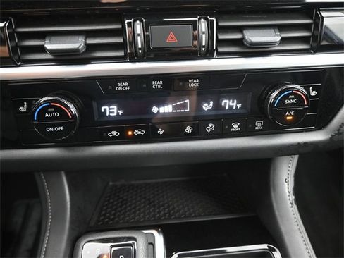 Used 2025 Nissan Pathfinder SV image 12