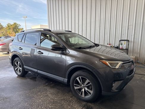 Used 2018 Toyota RAV4 XLE image 1