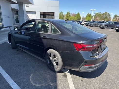 Used 2024 Volkswagen Jetta SE w/ Panoramic Sunroof Package image 4