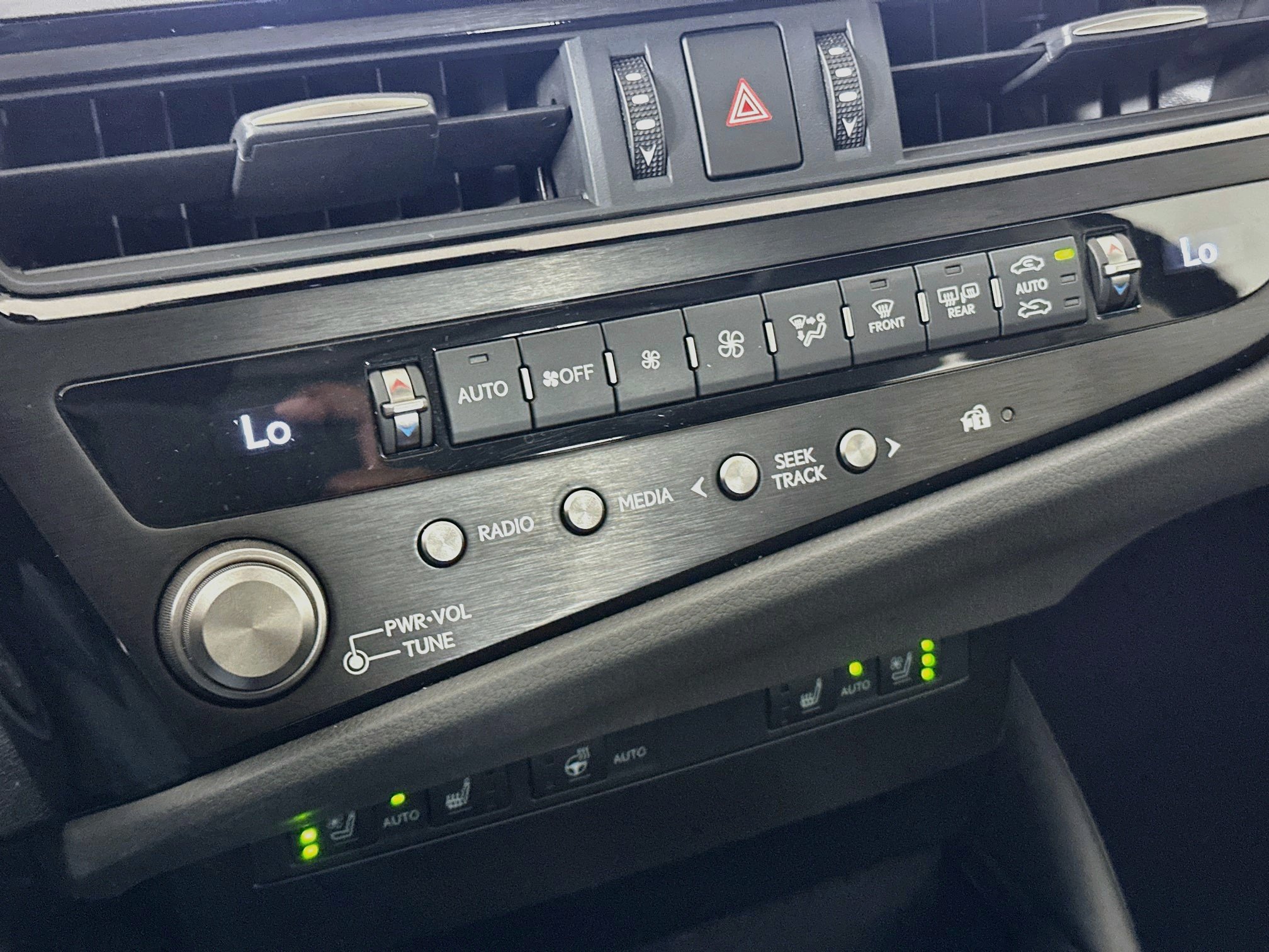 Used 2024 Lexus ES 300h w/ Premium Package FWD image 24