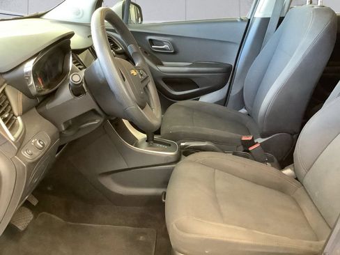 Used 2022 Chevrolet Trax LS w/ Tint and Cruise Package image 7