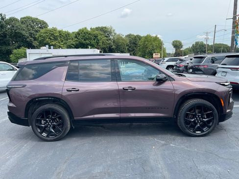 Used 2024 Chevrolet Traverse RS FWD image 8