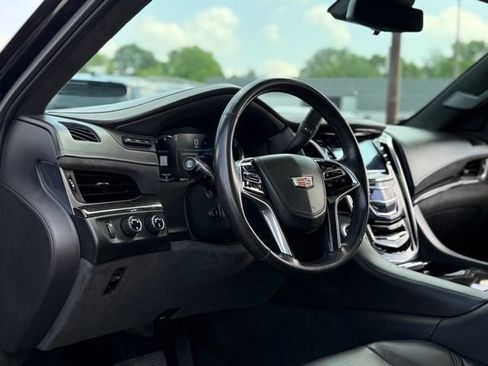 Used 2020 Cadillac Escalade Platinum AWD/4WD image 8