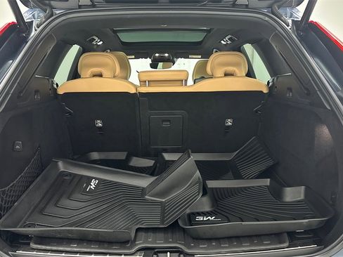 Used 2020 Volvo XC60 T6 Momentum image 13