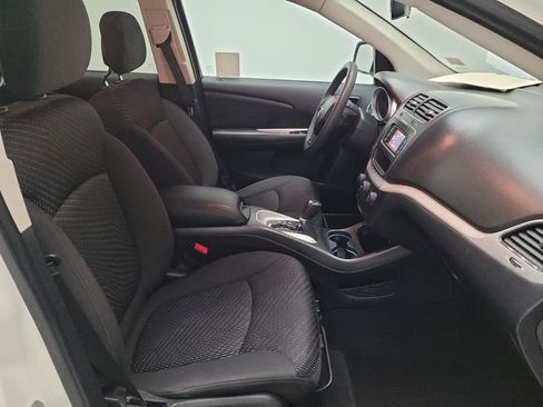Used 2018 Dodge Journey SE image 21
