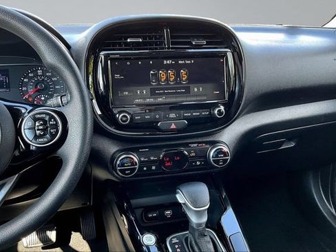 Used 2022 Kia Soul S FWD image 9