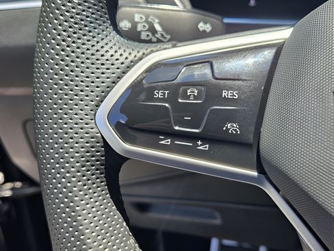 Used 2024 Volkswagen Tiguan SE R-Line FWD image 25