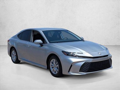 Used 2025 Toyota Camry LE FWD image 3