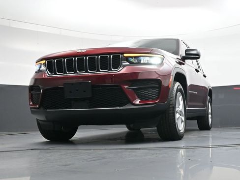 Used 2024 Jeep Grand Cherokee Laredo X w/ Trailer Tow Package image 41