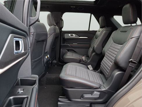 New 2026 Ford Explorer ST-Line w/ ST-Line Street Pack image 5