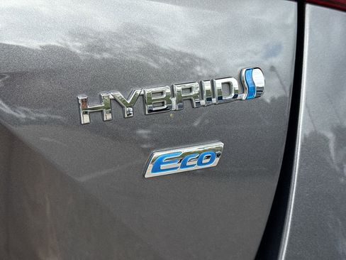 Used 2022 Toyota Prius L Eco image 11