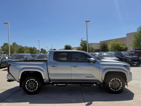Used 2024 Toyota Tacoma TRD Sport AWD/4WD image 5