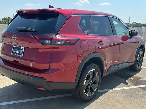 Used 2025 Nissan Rogue SV AWD/4WD image 12