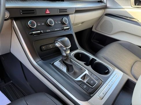 Used 2023 Kia Carnival LX w/ Paint Protection Package FWD image 22
