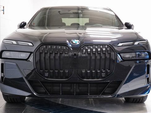 Used 2023 BMW 760i xDrive w/ Luxury Rear Seating Package image 41