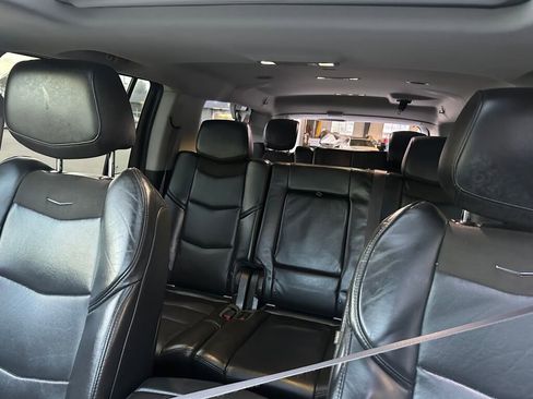 Used 2015 Cadillac Escalade ESV Luxury AWD/4WD image 14