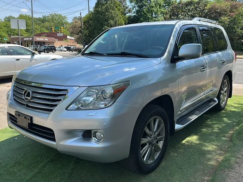Used 2011 Lexus LX 570 4WD w/ Luxury Pkg image 3