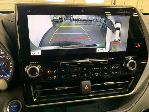 Used 2021 Toyota Highlander Platinum image 5