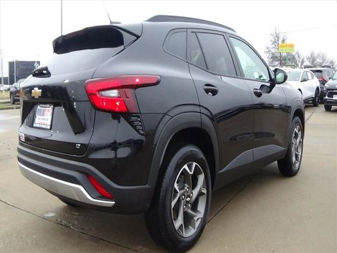 Used 2025 Chevrolet Trax LT image 6