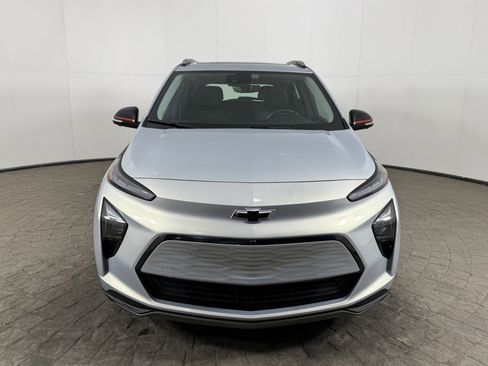 Used 2023 Chevrolet Bolt EUV Premier w/ Sun & Sound Package FWD image 2