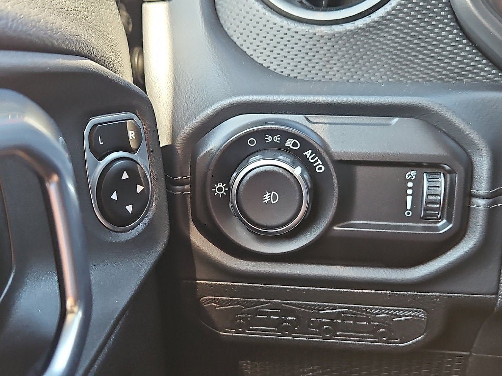 Used 2026 Jeep Wrangler Unlimited Rubicon AWD/4WD image 25